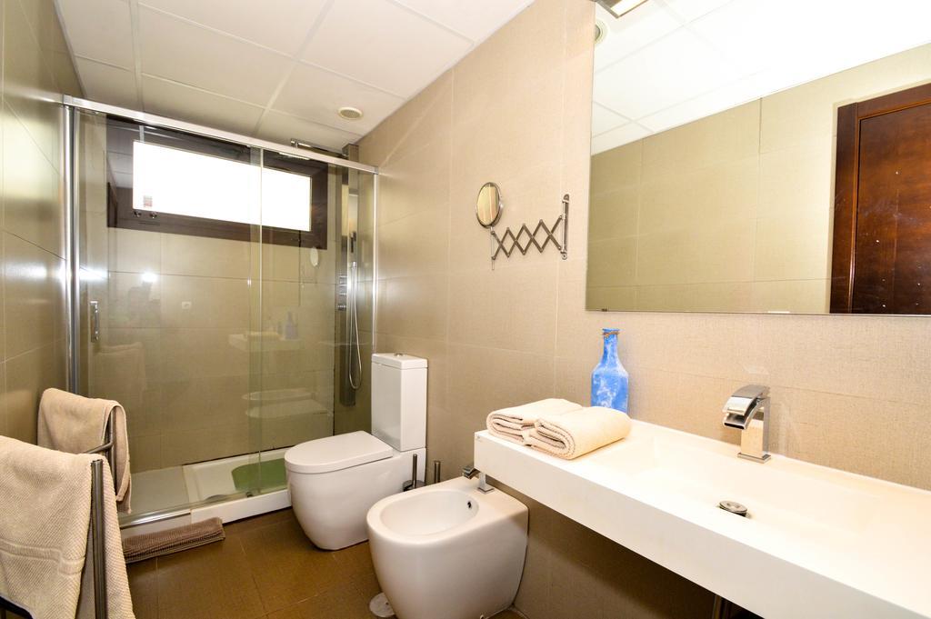 The Zentral Museo Apartment Seville Luaran gambar